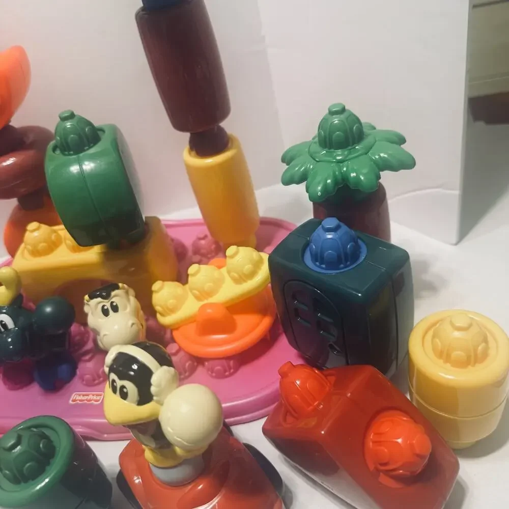 30 Piece Fisher Price‎ Mattel Pop Onz Toys Animals Building set in case 2004